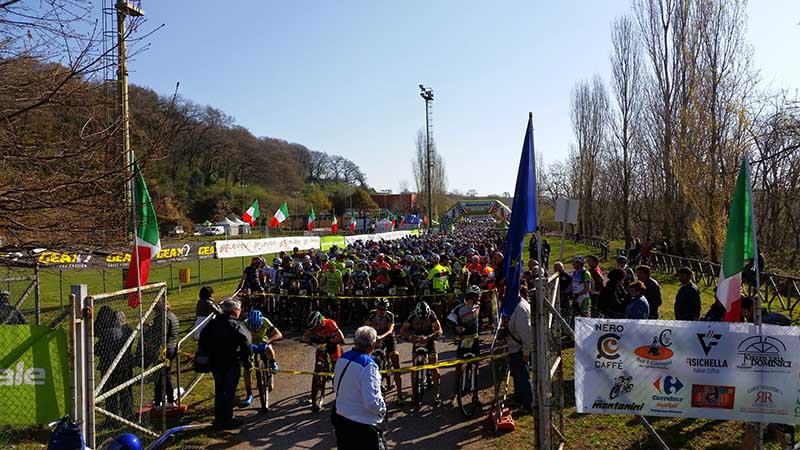 partenza della Granfondo Lago di Bracciano di Cicli Montanini