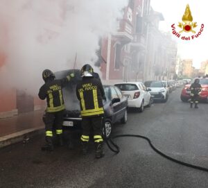 Auto GPL in fiamme a Civitavecchia