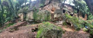 Visite straordinarie al cantiere di scavo della monumentale Tomba Lattanzi nella necropoli rupestre di Norchia