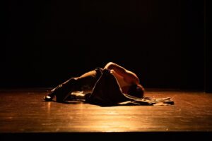 Con L’Altro della Compagnia ResExtensa a Borgo Acqua Paola a Bracciano inizia la quattro giorni del Festival Dancescreen in the Land 2026