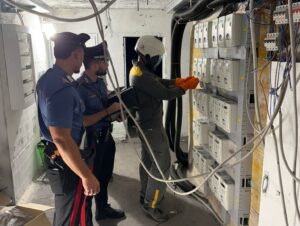 ISOLA FARNESE: OCCUPANO ABUSIVAMENTE UN IMMOBILE E RUBANO ENERGIA ELETTRICA DALL’ABITAZIONE VICINA. TRE ARRESTI