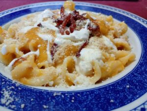 A Tavola con Lady Chef Anna Facchini: “Giglietti all’uovo con crema di zucca, stracciatella e speck”